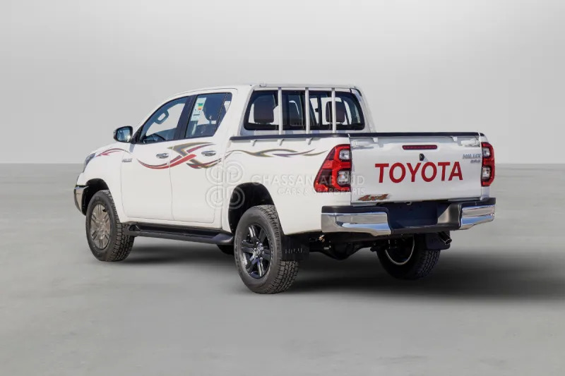 Toyota Hilux 4X4 Double Cabin - Pickup truck, Combi van: picture 4 Toyota Hilux 4X4 Double Cabin - Pickup truck, Combi van: picture 4