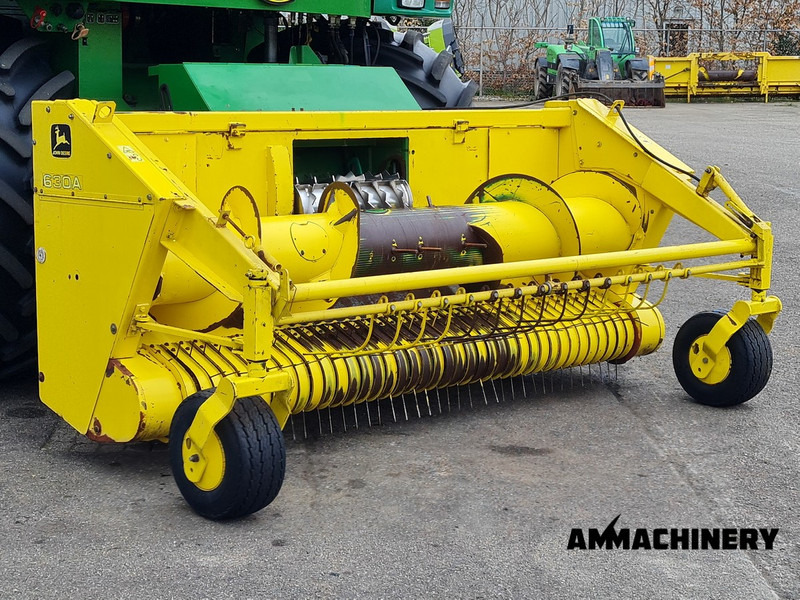 John Deere 630A pick-up - Forage harvester attachment: picture 2 John Deere 630A pick-up - Forage harvester attachment: picture 2