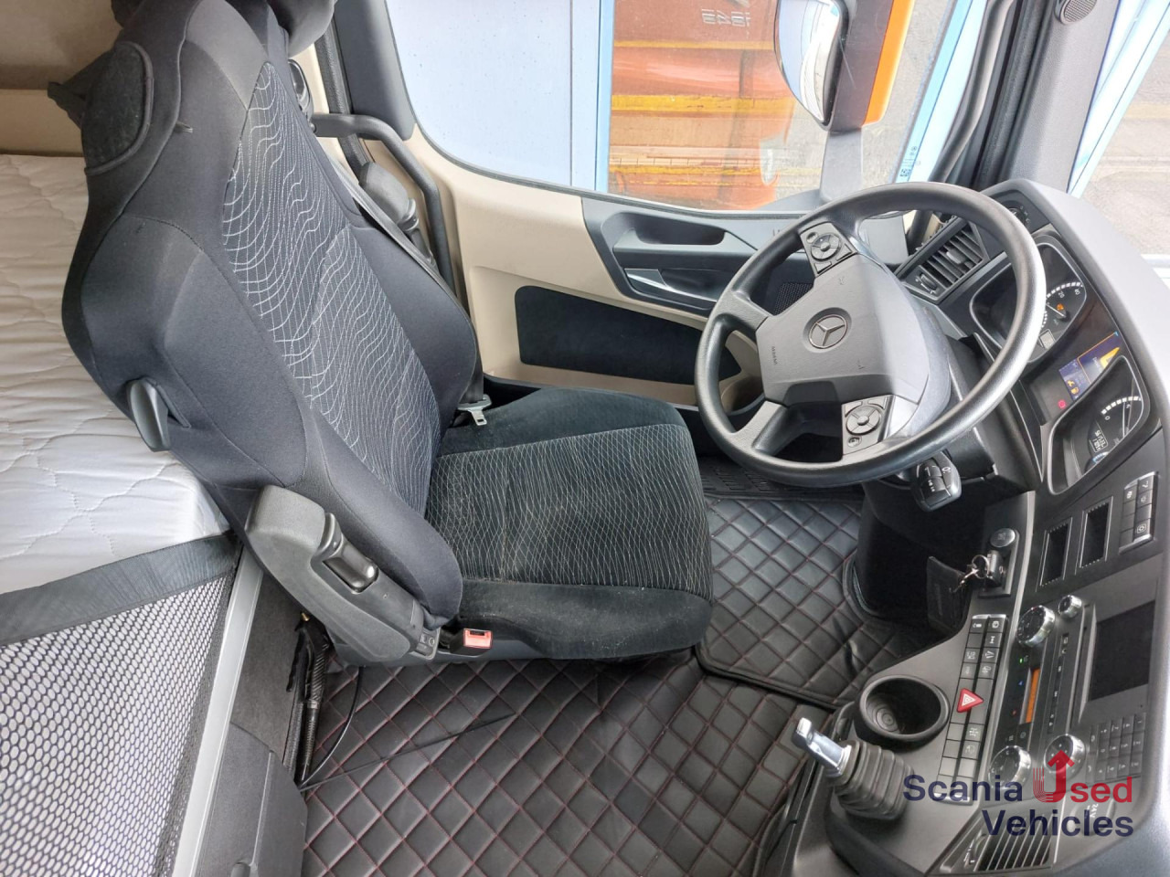 MERCEDES-BENZ Actros 1845 LS 4X2 SILOZUG komplett (2017+2016) - Tractor unit: picture 5 MERCEDES-BENZ Actros 1845 LS 4X2 SILOZUG komplett (2017+2016) - Tractor unit: picture 5