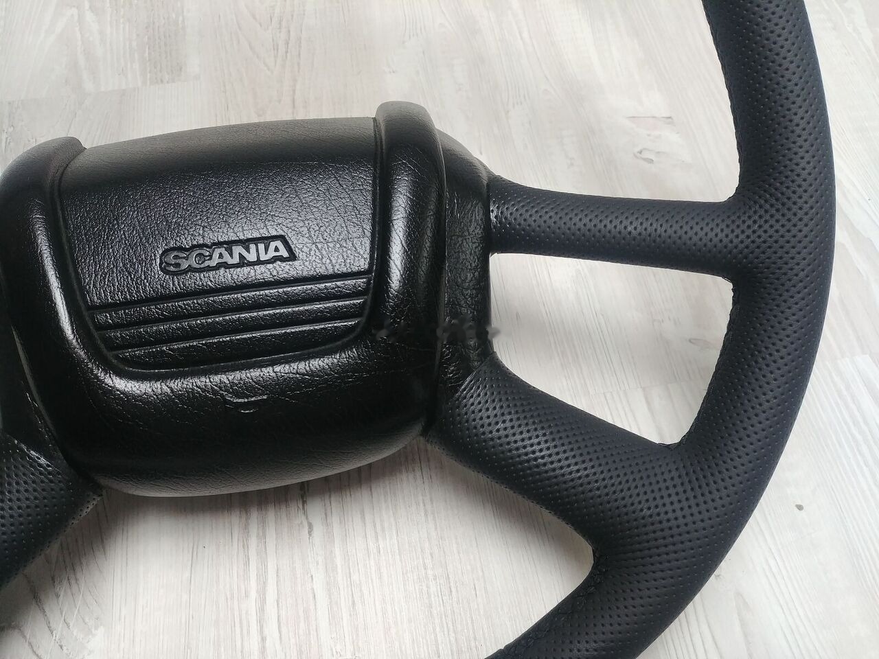Scania NEW LEATHER Scania 4 - Steering wheel for Truck: picture 3 Scania NEW LEATHER Scania 4 - Steering wheel for Truck: picture 3