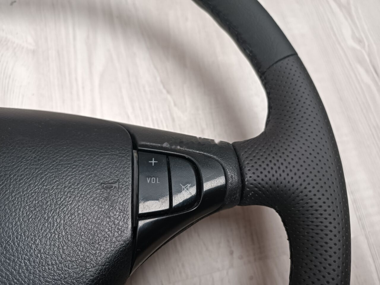 Scania NEW LEATHER Scania R - Steering wheel for Truck: picture 2 Scania NEW LEATHER Scania R - Steering wheel for Truck: picture 2