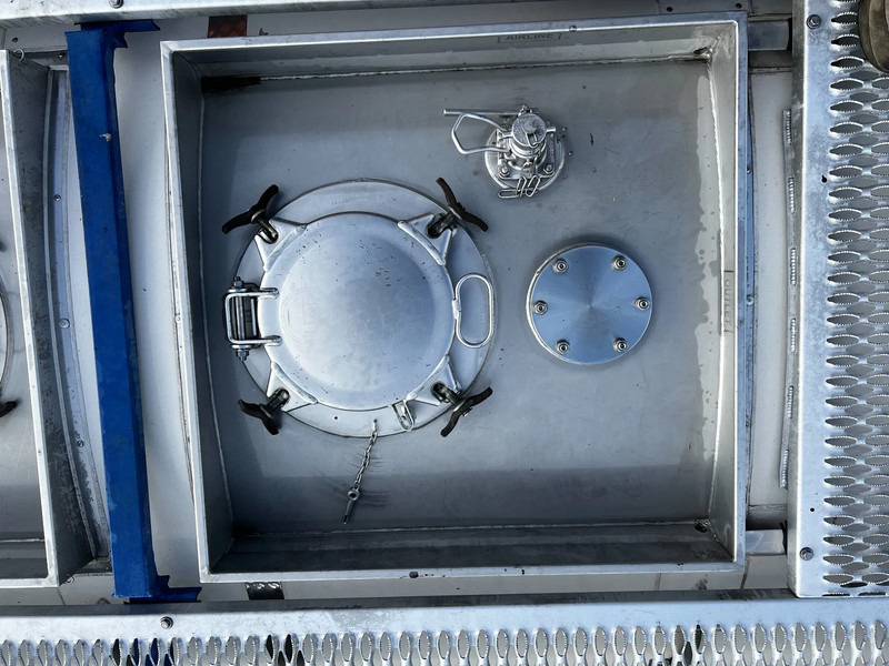 Storage tank for transportation of chemicals CIMC 20FT ISO, 25.070L/1-COMP/3 BAFFELS/4 manholes, ADR valid until 01/2027: picture 13