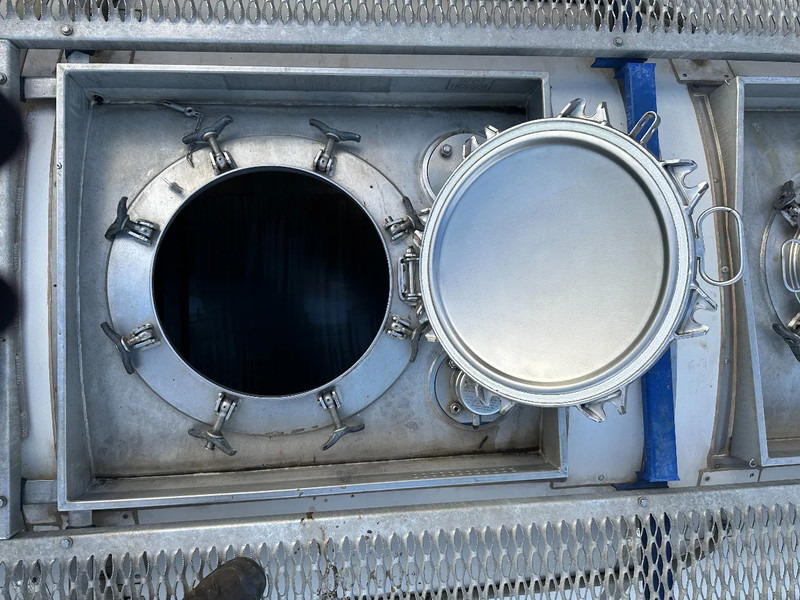 Storage tank for transportation of chemicals CIMC 20FT ISO, 25.090L / 1-COMP / 3 BAFFELS / T12 / 4 manholes / ADR valid until 02/2027: picture 11 Storage tank for transportation of chemicals CIMC 20FT ISO, 25.090L / 1-COMP / 3 BAFFELS / T12 / 4 manholes / ADR valid until 02/2027: picture 11