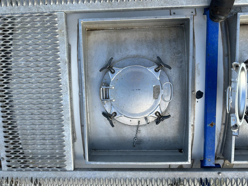 Storage tank for transportation of chemicals CIMC 20FT ISO, 25.090L / 1-COMP / 3 BAFFELS / T12 / 4 manholes / ADR valid until 02/2027: picture 18 Storage tank for transportation of chemicals CIMC 20FT ISO, 25.090L / 1-COMP / 3 BAFFELS / T12 / 4 manholes / ADR valid until 02/2027: picture 18