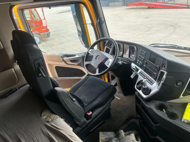 Tractor unit Mercedes-Benz Actros 2748 LS 6x2 BROKEN ENGINE: picture 9