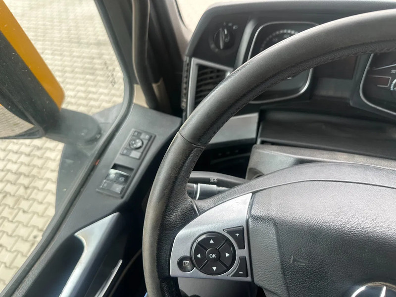 Tractor unit Mercedes-Benz Actros 2748 LS 6x2 BROKEN ENGINE: picture 11