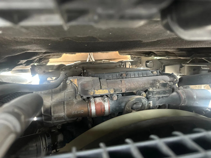 Tractor unit Mercedes-Benz Actros 2748 LS 6x2 BROKEN ENGINE: picture 17