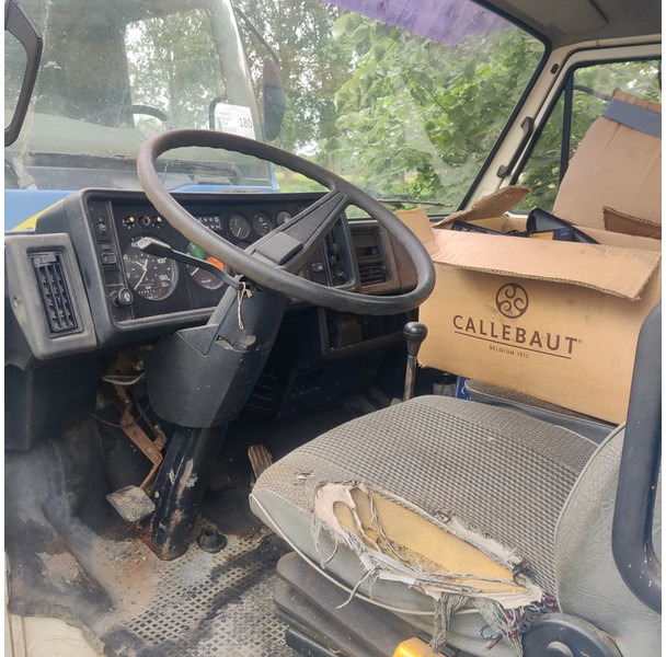 MAN 12250 - Dropside/ Flatbed truck: picture 2 MAN 12250 - Dropside/ Flatbed truck: picture 2