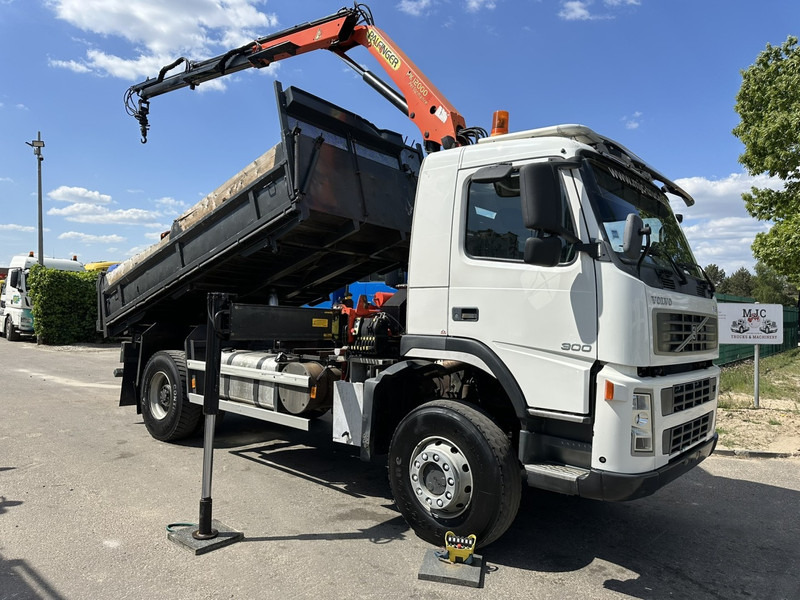Volvo FM 300 4x4 TIPPER + CRANE PALFINGER PK 12000 - *339.000km* - MANUAL - STEEL SPRING / BIG AXLES - EURO 3 - TÜV 15/10/2025 - Tipper, Crane truck: picture 1 Volvo FM 300 4x4 TIPPER + CRANE PALFINGER PK 12000 - *339.000km* - MANUAL - STEEL SPRING / BIG AXLES - EURO 3 - TÜV 15/10/2025 - Tipper, Crane truck: picture 1