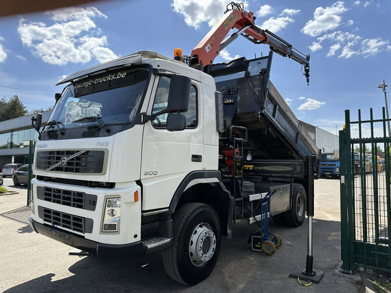 Volvo FM 300 4x4 TIPPER + CRANE PALFINGER PK 12000 - *339.000km* - MANUAL - STEEL SPRING / BIG AXLES - EURO 3 - TÜV 15/10/2025 - Tipper, Crane truck: picture 5 Volvo FM 300 4x4 TIPPER + CRANE PALFINGER PK 12000 - *339.000km* - MANUAL - STEEL SPRING / BIG AXLES - EURO 3 - TÜV 15/10/2025 - Tipper, Crane truck: picture 5