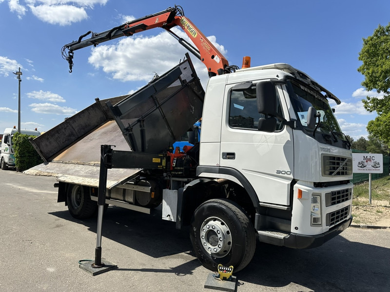 Volvo FM 300 4x4 TIPPER + CRANE PALFINGER PK 12000 - *339.000km* - MANUAL - STEEL SPRING / BIG AXLES - EURO 3 - TÜV 15/10/2025 - Tipper, Crane truck: picture 3 Volvo FM 300 4x4 TIPPER + CRANE PALFINGER PK 12000 - *339.000km* - MANUAL - STEEL SPRING / BIG AXLES - EURO 3 - TÜV 15/10/2025 - Tipper, Crane truck: picture 3