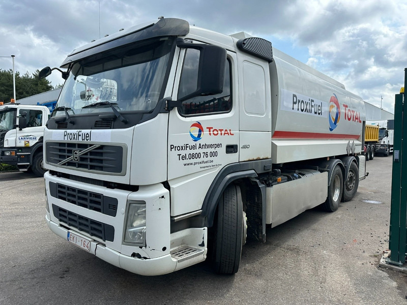 Volvo FM 450 6x2 19.000L - 5 COMP. FUEL TANKER / CITERNE - LIFT + STEERING AXLE - EURO 5 - - Tank truck: picture 3 Volvo FM 450 6x2 19.000L - 5 COMP. FUEL TANKER / CITERNE - LIFT + STEERING AXLE - EURO 5 - - Tank truck: picture 3