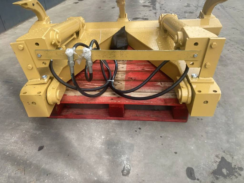 Cat D5N Ripper - Attachment for Construction machinery: picture 4 Cat D5N Ripper - Attachment for Construction machinery: picture 4