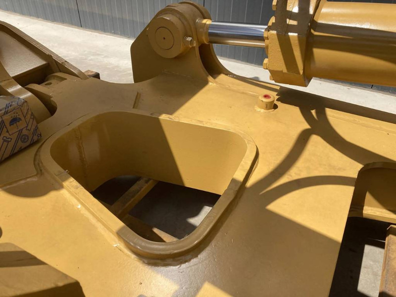 Cat D8R - Attachment for Construction machinery: picture 5 Cat D8R - Attachment for Construction machinery: picture 5