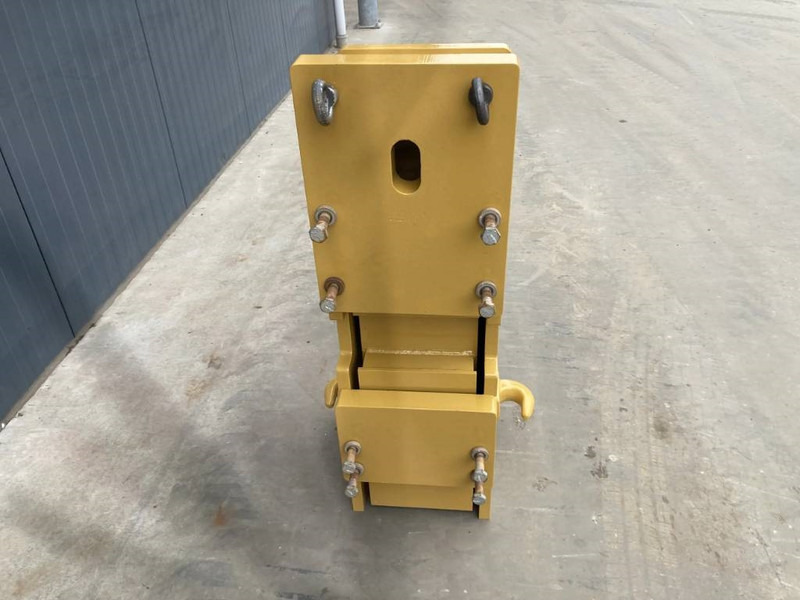 Cat 12M / 12M2 / 12M3 / 140M / 140M2 / 140M3 / 160M / - Quick coupler for Construction machinery: picture 2 Cat 12M / 12M2 / 12M3 / 140M / 140M2 / 140M3 / 160M / - Quick coupler for Construction machinery: picture 2