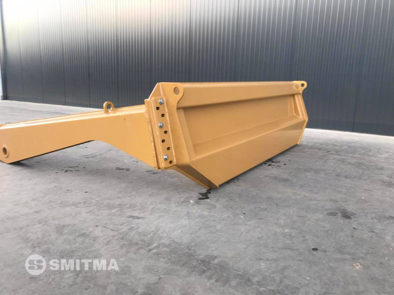 Cat 730 - Tail lift for Construction machinery: picture 2 Cat 730 - Tail lift for Construction machinery: picture 2