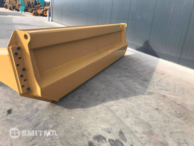Cat 740 - Tail lift for Construction machinery: picture 2 Cat 740 - Tail lift for Construction machinery: picture 2