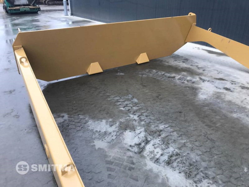Cat 745 - Tail lift for Construction machinery: picture 4 Cat 745 - Tail lift for Construction machinery: picture 4