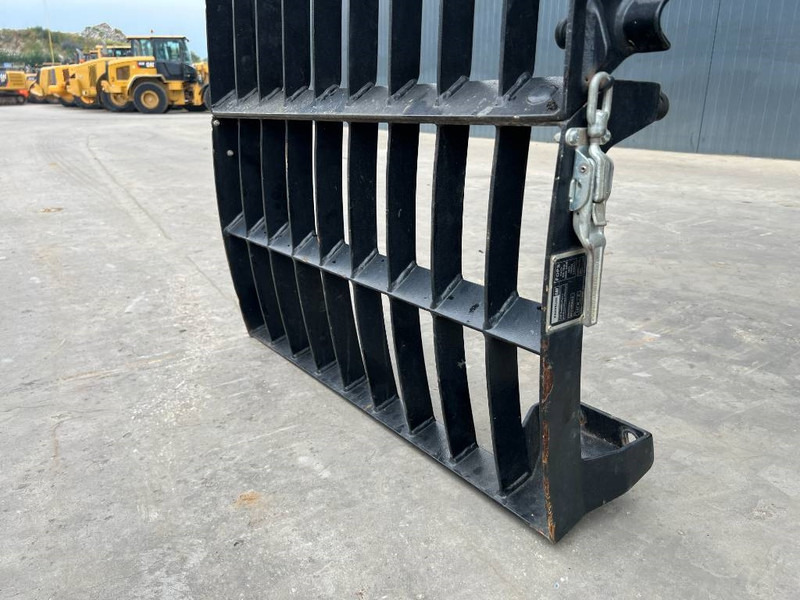 Cat M313D / M315D / M316D / M318D / M322D / M325D - Frame/ Chassis for Construction machinery: picture 3 Cat M313D / M315D / M316D / M318D / M322D / M325D - Frame/ Chassis for Construction machinery: picture 3