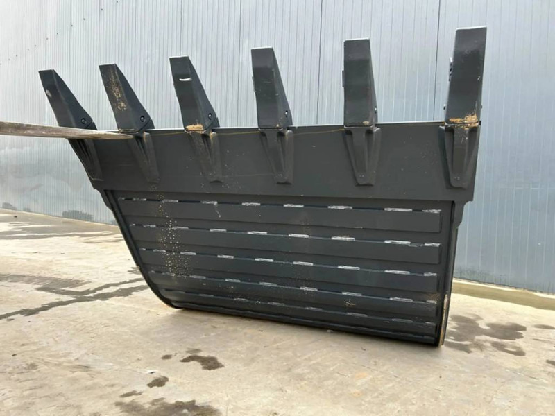 Hitachi ZX220 - 1.40m - Bucket for Construction machinery: picture 1 Hitachi ZX220 - 1.40m - Bucket for Construction machinery: picture 1