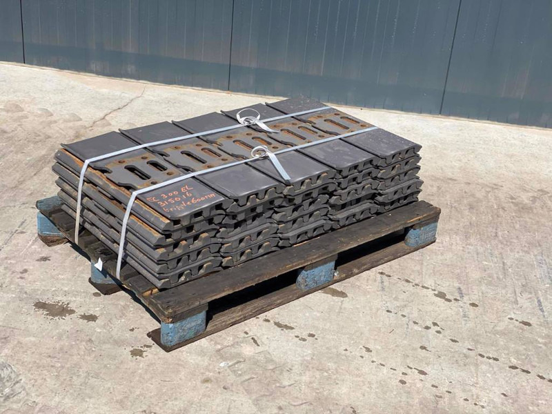 Hyundai R280 / R290 / R320 Shoes/Pads - Frame/ Chassis for Construction machinery: picture 3 Hyundai R280 / R290 / R320 Shoes/Pads - Frame/ Chassis for Construction machinery: picture 3