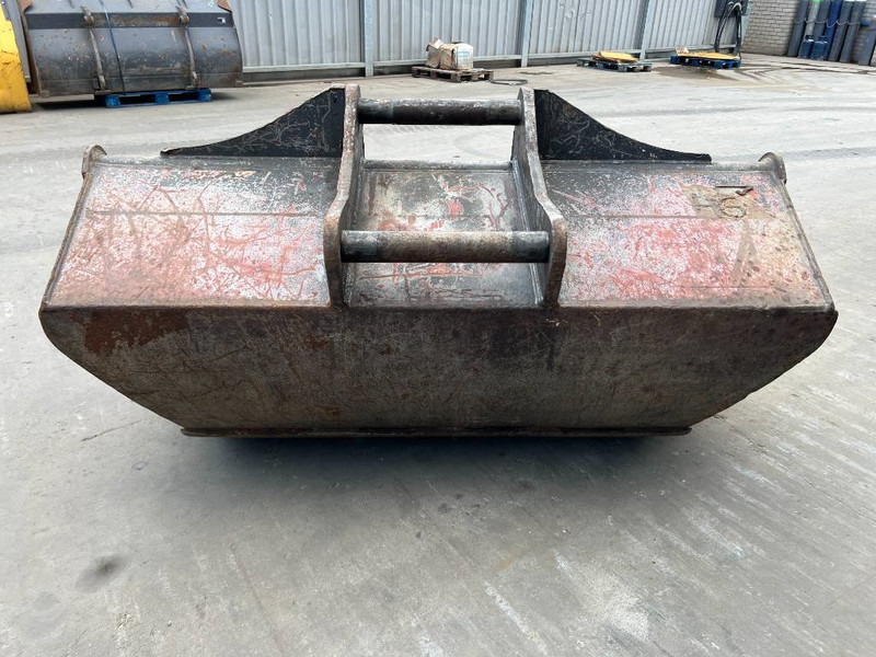 SMP S70 - Bucket for Construction machinery: picture 5 SMP S70 - Bucket for Construction machinery: picture 5