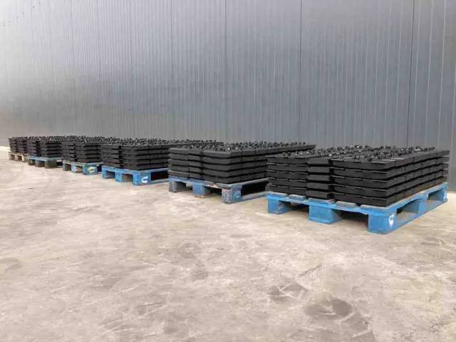 Vögele Rubber Asphalt Pads - Frame/ Chassis for Construction machinery: picture 1 Vögele Rubber Asphalt Pads - Frame/ Chassis for Construction machinery: picture 1