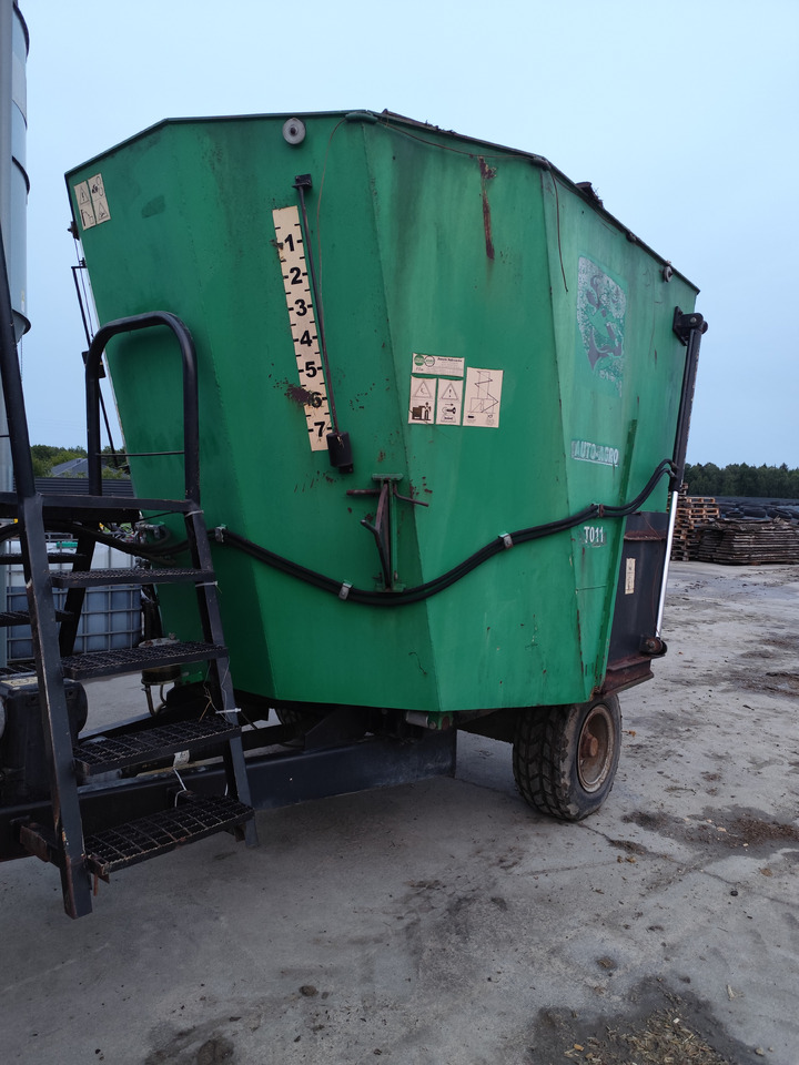 Auto-Agro T-011 - Forage mixer wagon: picture 3 Auto-Agro T-011 - Forage mixer wagon: picture 3