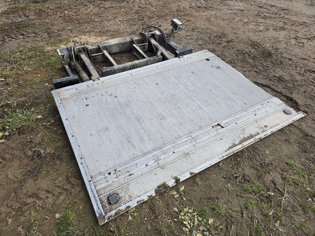 BAR Cargolift BC 1500S4 -B1A/2409--A0- - Tail lift: picture 2 BAR Cargolift BC 1500S4 -B1A/2409--A0- - Tail lift: picture 2