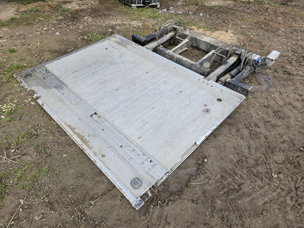 BAR Cargolift BC 1500S4 -B1A/2409--A0- - Tail lift: picture 1 BAR Cargolift BC 1500S4 -B1A/2409--A0- - Tail lift: picture 1