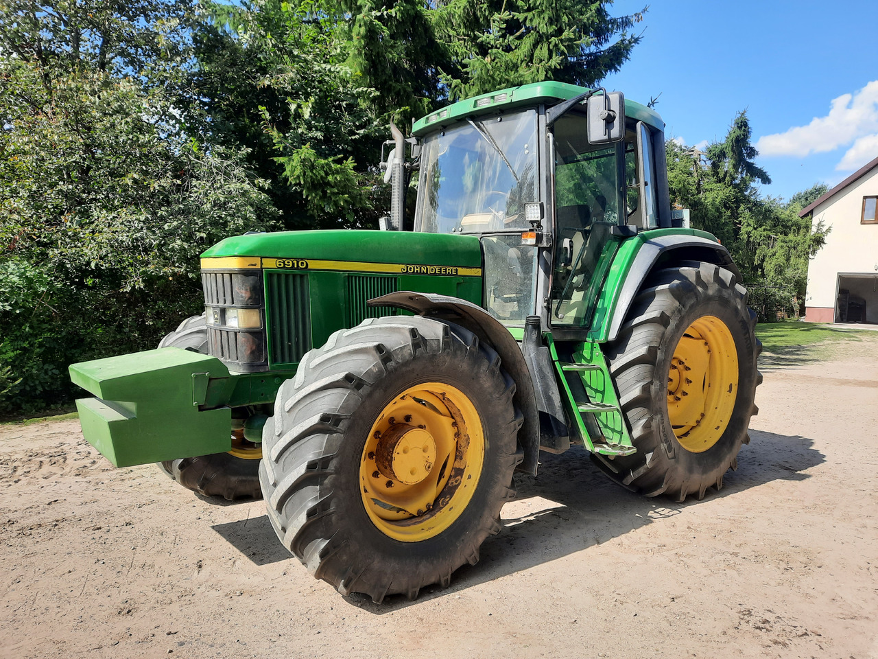 JOHN DEERE 6910 - Farm tractor: picture 3 JOHN DEERE 6910 - Farm tractor: picture 3