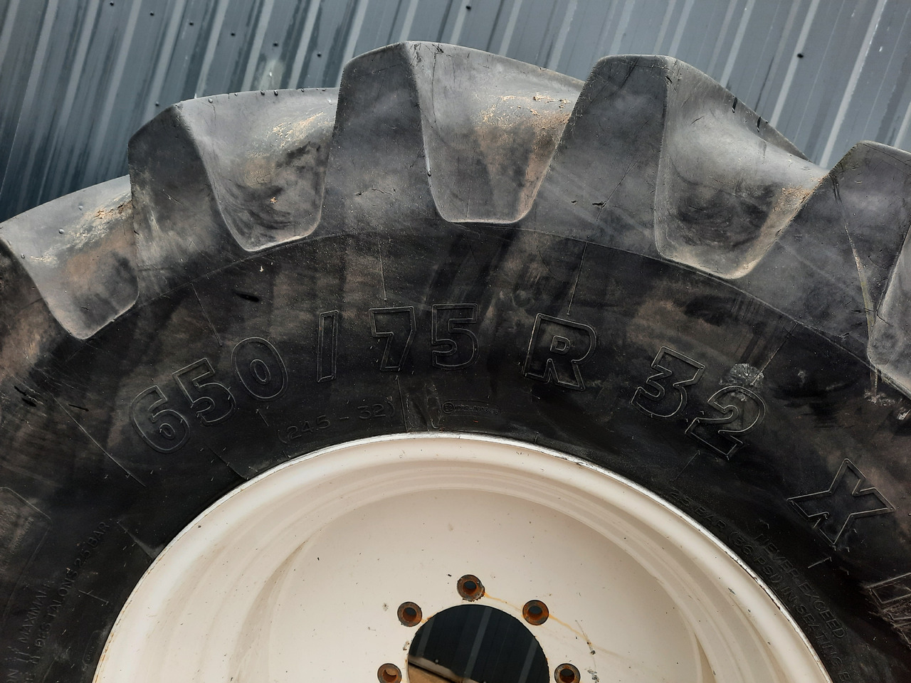 MICHELIN 650/75 R32 - Wheel and tire package for Agricultural machinery: picture 4 MICHELIN 650/75 R32 - Wheel and tire package for Agricultural machinery: picture 4