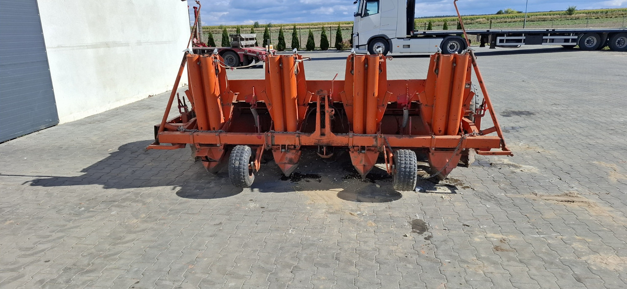 UDERHAUG 351 - Potato planter: picture 1 UDERHAUG 351 - Potato planter: picture 1