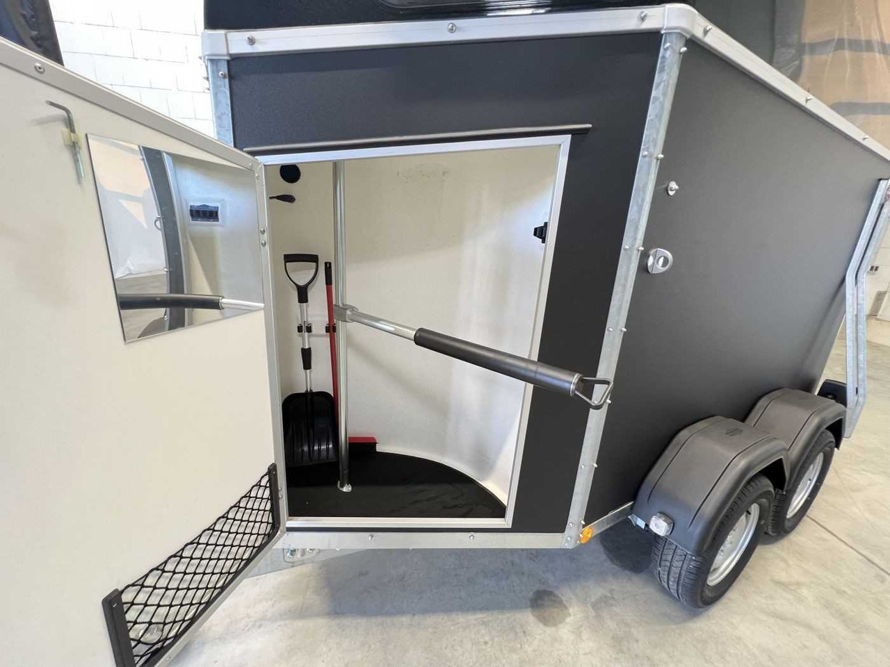 New Horse trailer BOECKMANN Uno Esprit silv+bl SK ALB Pferdeanhänger: picture 25