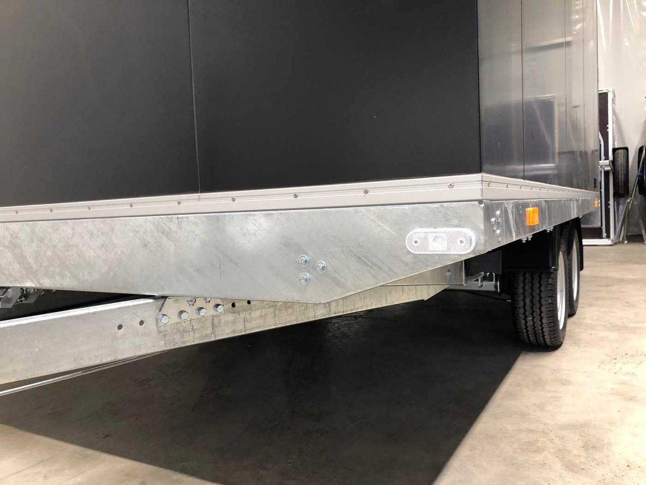 New Closed box trailer VEZEKO HK E 27.4 Kofferanhänger: picture 25