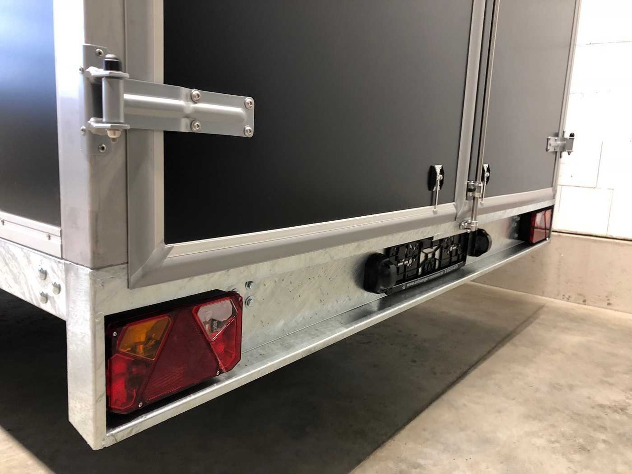 New Closed box trailer VEZEKO HK E 27.4 Kofferanhänger: picture 24