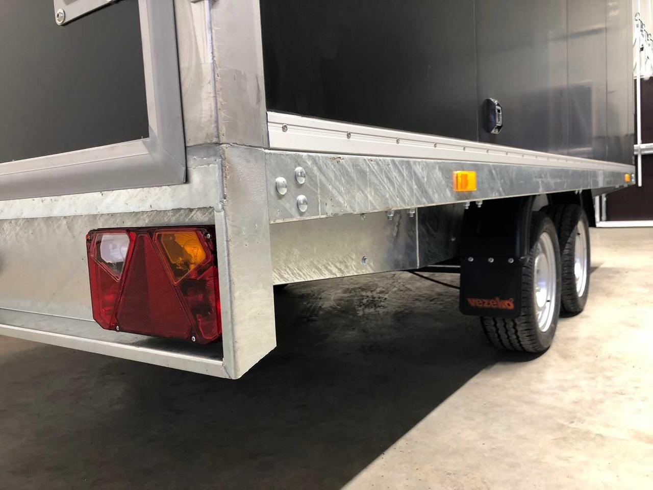 New Closed box trailer VEZEKO HK E 27.4 Kofferanhänger: picture 22