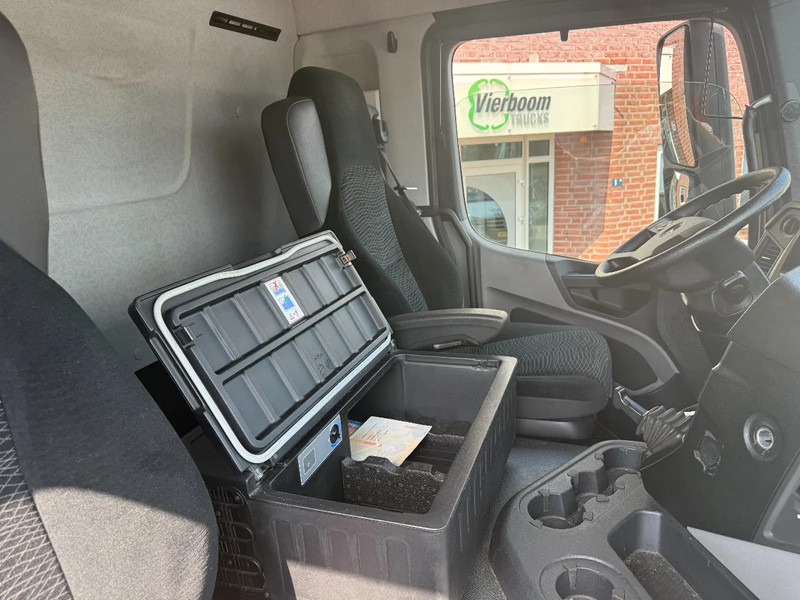 Mercedes-Benz Antos Antos 1824L 4X2 Schiebplane mit 2T Ladebordwand TOP ZUSTAND!!!!! - Curtainsider truck: picture 4 Mercedes-Benz Antos Antos 1824L 4X2 Schiebplane mit 2T Ladebordwand TOP ZUSTAND!!!!! - Curtainsider truck: picture 4