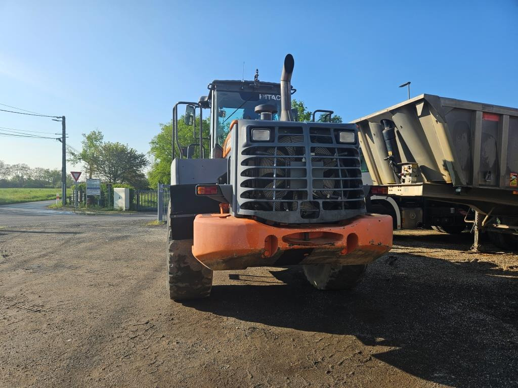 HITACHI ZW 220 - Wheel loader: picture 5 HITACHI ZW 220 - Wheel loader: picture 5