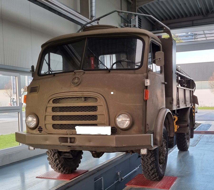 Steyr A 680 G Geländewagen - Dropside/ Flatbed truck, Crane truck: picture 1 Steyr A 680 G Geländewagen - Dropside/ Flatbed truck, Crane truck: picture 1