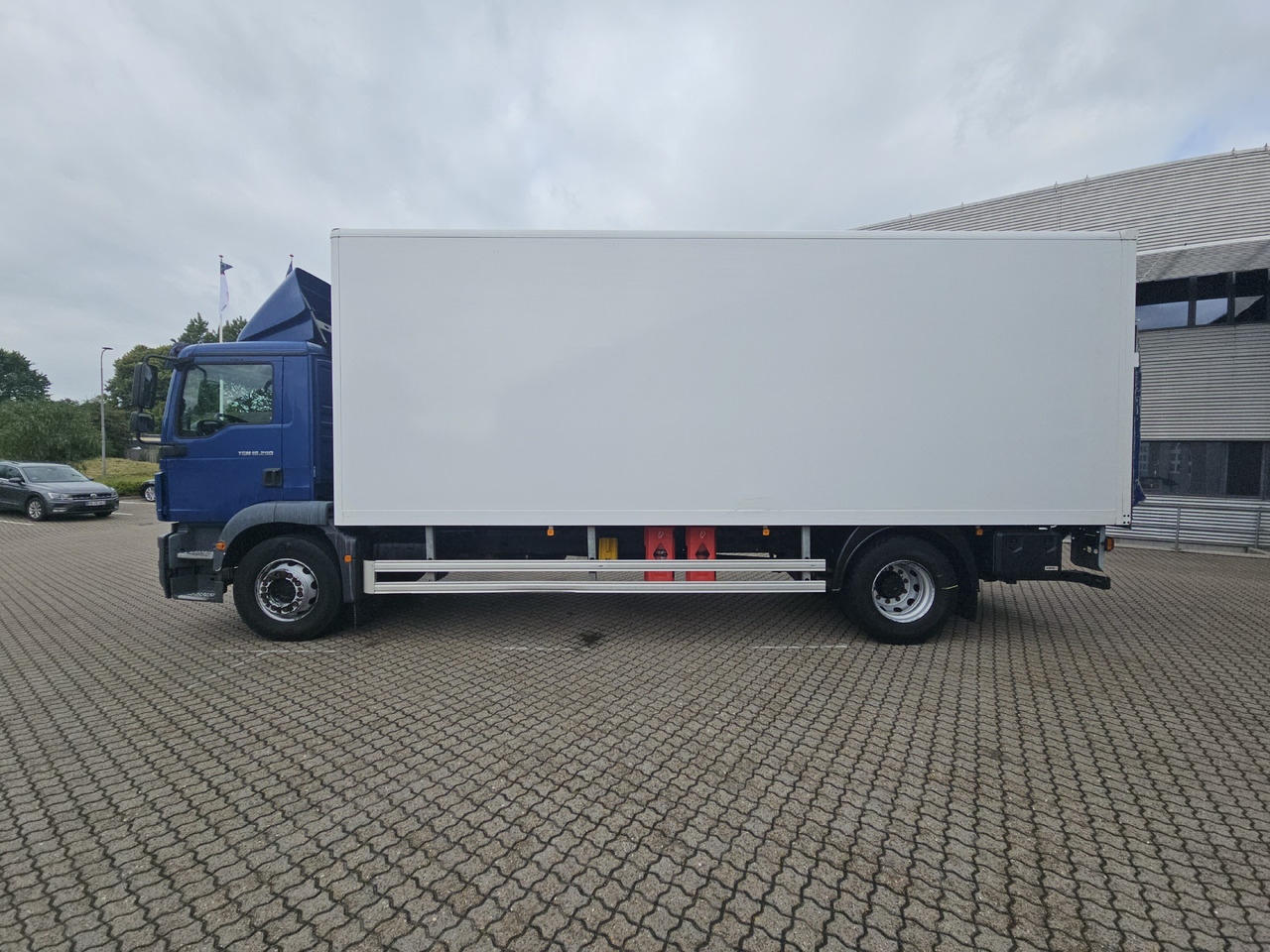 Box truck MAN TGM 18.290: picture 9