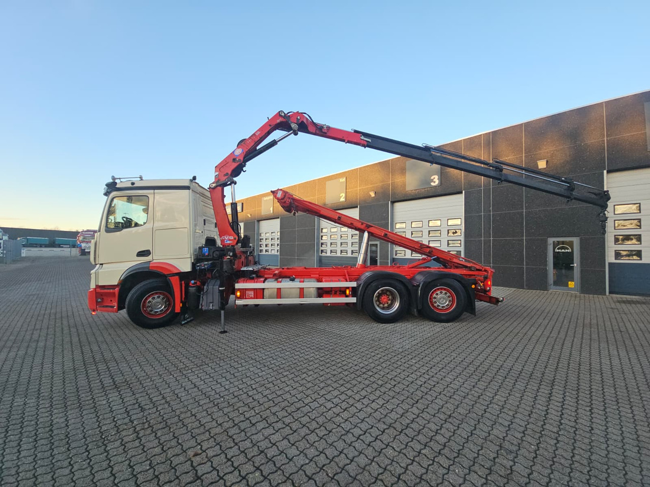 Mercedes Benz Actros 2545 - Container transporter/ Swap body truck, Crane truck: picture 5 Mercedes Benz Actros 2545 - Container transporter/ Swap body truck, Crane truck: picture 5