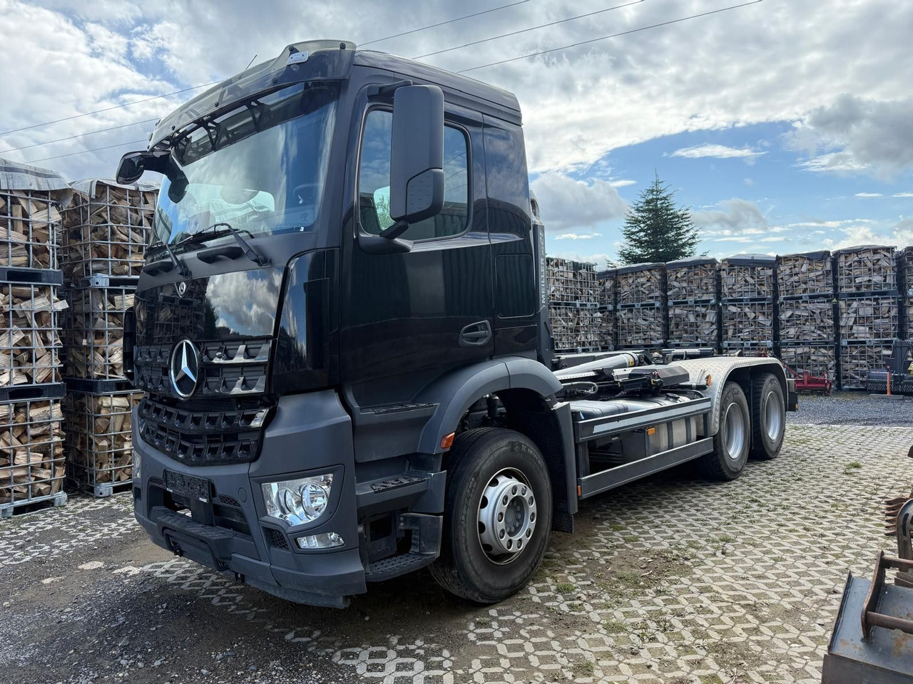 Mercedes-Benz Arocs 5 2648 Meiller Hakenlift 21-60 neuwertig - Hook lift truck: picture 1 Mercedes-Benz Arocs 5 2648 Meiller Hakenlift 21-60 neuwertig - Hook lift truck: picture 1