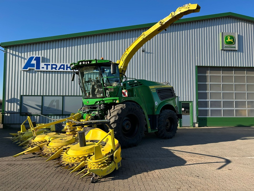 John Deere 8400i - Harvester: picture 1 John Deere 8400i - Harvester: picture 1