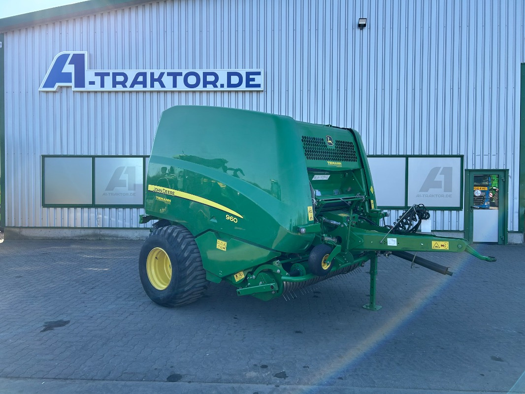 John Deere 960 Premium - Bale wrapper: picture 4 John Deere 960 Premium - Bale wrapper: picture 4
