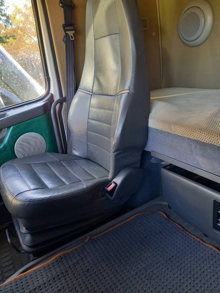 Hook lift truck Volvo FH 520, 8x4, MULTILIFT: picture 22