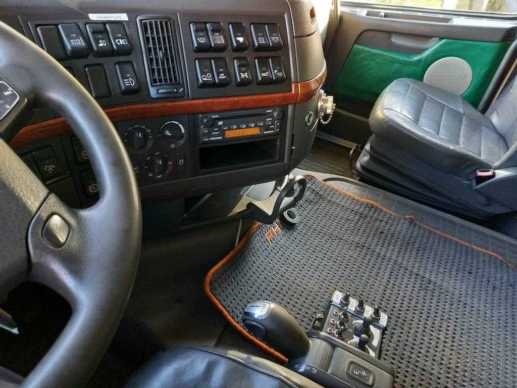 Hook lift truck Volvo FH 520, 8x4, MULTILIFT: picture 23