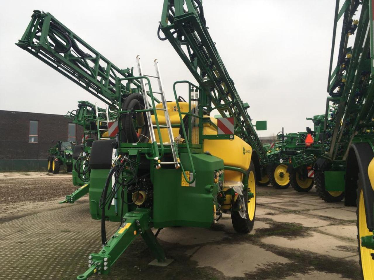John Deere M962I - Trailed sprayer: picture 2 John Deere M962I - Trailed sprayer: picture 2