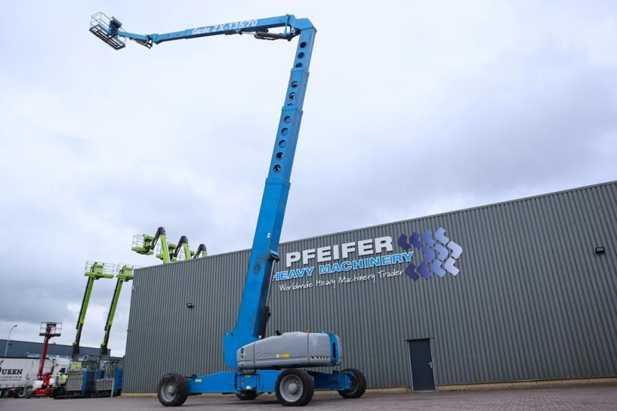Genie ZX135/70 Diesel, 4x4x4 Drive, 43m Lifting Height, - Articulated boom: picture 3 Genie ZX135/70 Diesel, 4x4x4 Drive, 43m Lifting Height, - Articulated boom: picture 3