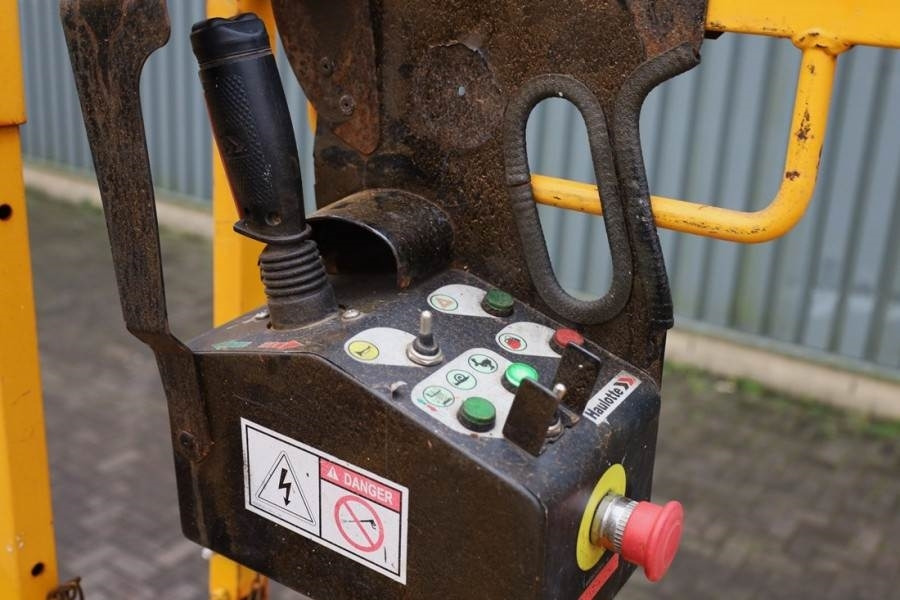 Haulotte Compact 10N Electric, 10m Working Height, 230kg Ca - Scissor lift: picture 4 Haulotte Compact 10N Electric, 10m Working Height, 230kg Ca - Scissor lift: picture 4